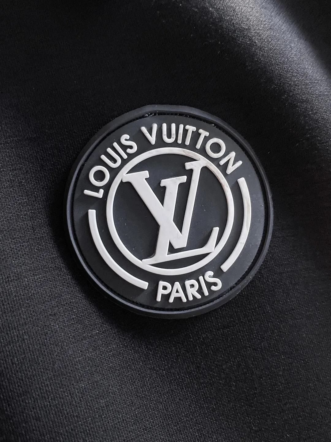 🅿️540 LV 2025 autumn and winter new counter, the same casual Tencel cotton fabric suit, breathable, comfortable and casual! Full of high-end feel! The details are exquisite and high-end, and the workmanship is impeccable! The original high-end fabric is very high-end! The fabric is crisp, anti-wrinkle and wear-resistant, warm, neat and stylish. Everyone must buy a set this autumn and winter. They must look cool and cool when wearing it. This is a model that we highly recommend! M-3XL